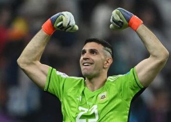 «Me retiro»: Dibu Martínez anunció que dejaría el fútbol en uno de los momentos más felices de su carrera