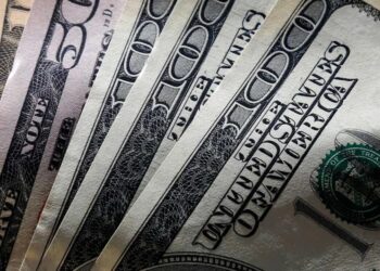 Sacan de circulación billetes de 100 dólares: cuáles son y hasta cuándo se pueden cambiar