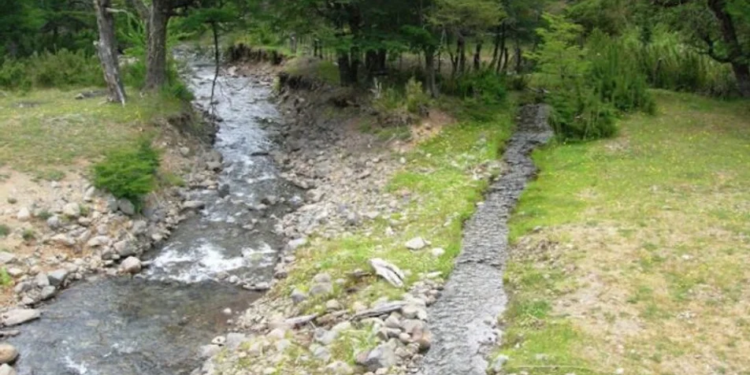 Argentina sorprendente: un arroyo une dos océanos