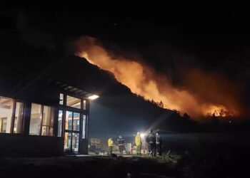Se incendian los bosques de Epuyén, en Chubut, y hay cientos de evacuados