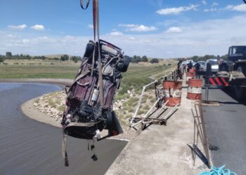 Sacaron el rodado que cayó en el dique sin rastros de ocupantes