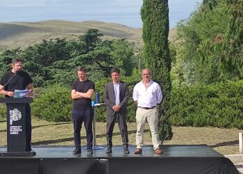 Kicillof: “Frente a la motosierra, la Provincia redobla los esfuerzos para que todos y todas puedan disfrutar la temporada»