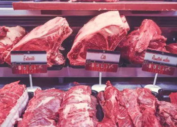 Comer carne roja aumenta el riesgo de demencia senil, según un estudio
