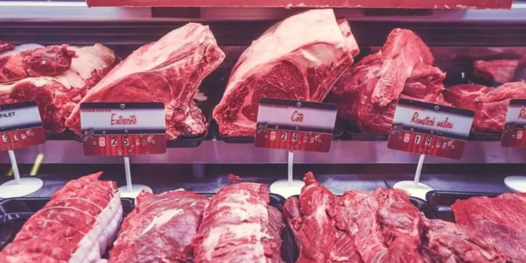 Comer carne roja aumenta el riesgo de demencia senil, según un estudio