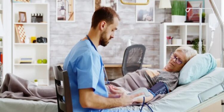 Los desafíos y oportunidades de la internación en casa en la actualidad según expertos