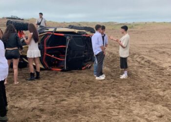 Una fiesta en la playa casi termina en tragedia: atropelló a tres personas con un UTV