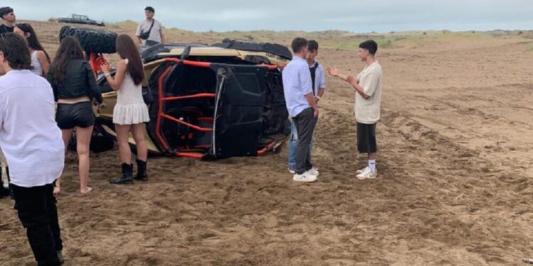 Una fiesta en la playa casi termina en tragedia: atropelló a tres personas con un UTV