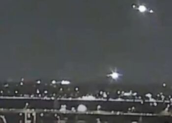 Un avión de pasajeros de American Airlines chocó con un helicóptero militar en Washington