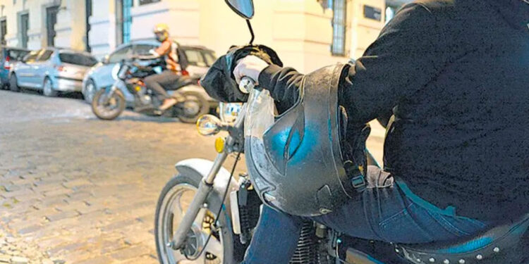 Los más vulnerables en el tránsito, motociclistas sin casco