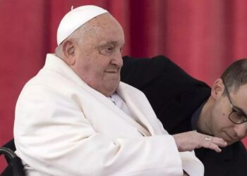 Los médicos agravan el diagnóstico del papa Francisco: suman al “cuadro complejo” una “neumonía bilateral”