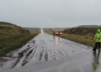 Un automóvil despistó en Ruta 72 totalmente anegada a la altura de «Las Quebradas».