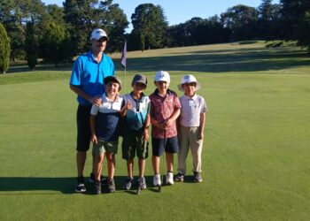 Destacada labor de golfistas juveniles serranos en torneo internacional.