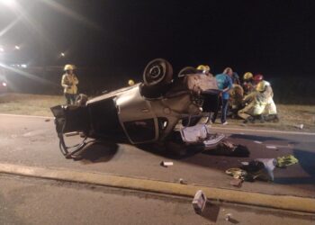 Vuelco en el acceso a Saldungaray