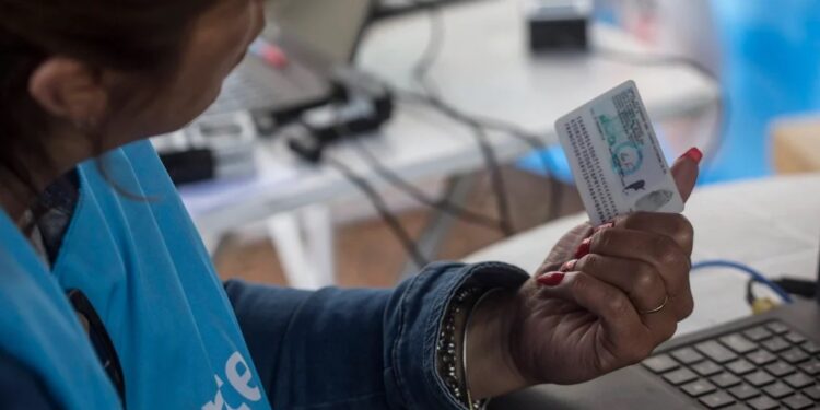 El Gobierno aumentó los precios de la renovación del DNI y el Pasaporte del Renaper: cuánto valen