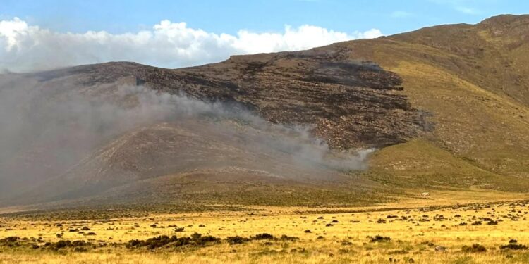 Está controlado el incendio en Santo Tomás de la Sierra.