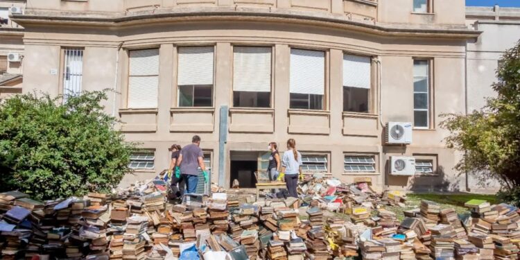 Setenta mil libros a la basura