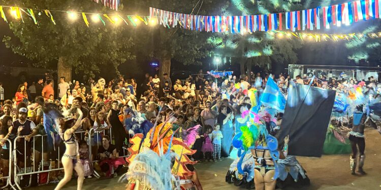 El carnaval 2025 del Club Ventana deslumbró al público.