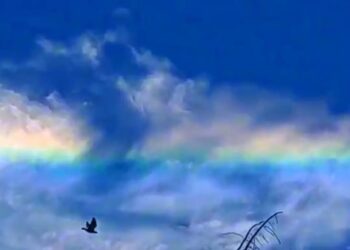 Misteriosa «nube arcoíris» apareció en el cielo de Villa Ventana