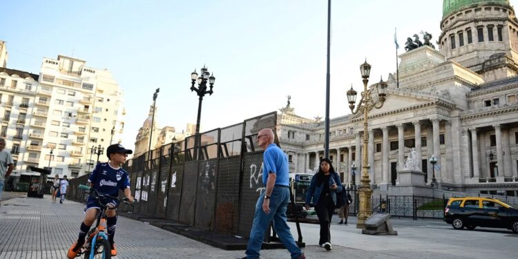 Un Congreso más que blindado: se esperan más de 2.000 policías en la marcha de los jubilados