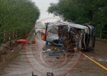 Choque y vuelco sobre un puente en la ruta 76.