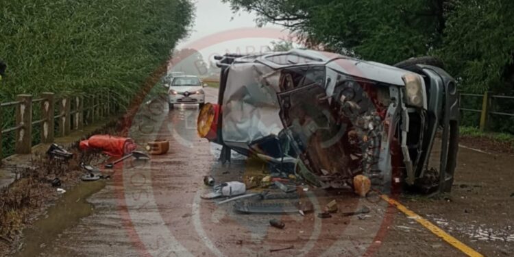 Choque y vuelco sobre un puente en la ruta 76.
