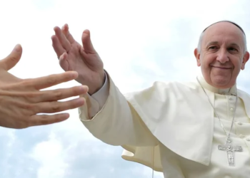 El papa Francisco pasó una noche tranquila y mantiene su buen estado de ánimo