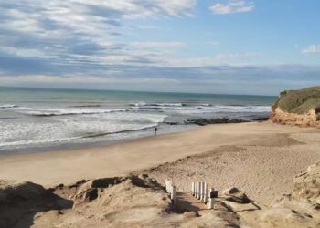 Preocupación en Mar del Plata: Montenegro busca alterar las últimas playas libres de cemento en Chapadmalal y beneficia a una empresa acusada de contaminar