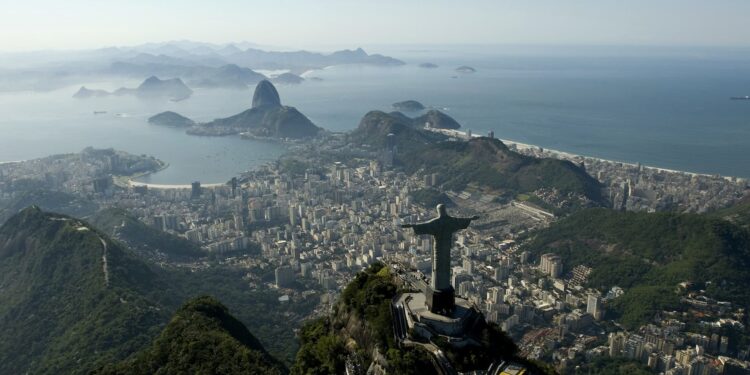 Reservas sin respiro: se fueron casi US$ 1.500 millones por el turismo y el pago de tarjetas de crédito