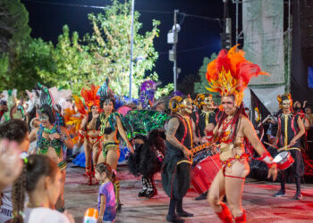 Una multitud disfrutó del primer día de Carnavales en Tornquist