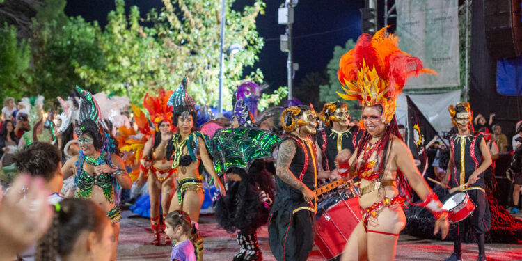 Una multitud disfrutó del primer día de Carnavales en Tornquist