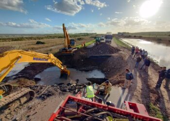 Vialidad Nacional avanza en el armado de un puente en un tramo de la Ruta 3 afectado por el temporal