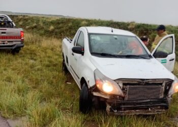 Saldungaray: Un vehículo se despistó por el barro en la ruta 72