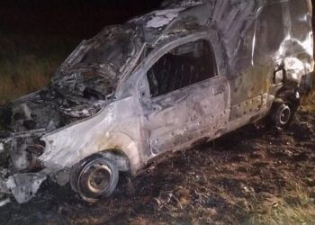 En la ruta 51 se incendió una camioneta por completo