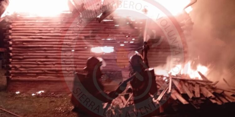 Se incendió una cabaña de madera en el Cerro Ceferino.