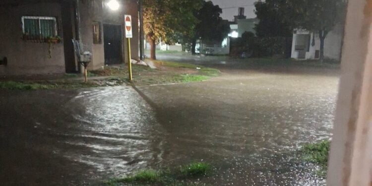 La lluvia torrencial en Bahía hace estragos: hay evacuados y van 200 mm.