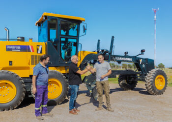 El municipio de Tornquist adquirió una nueva motoniveladora para caminos rurales