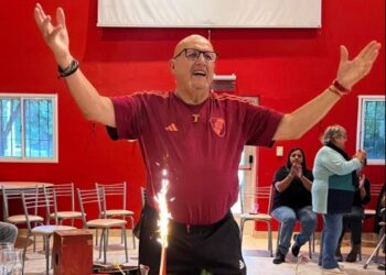 El enorme apoyo de un hombre que solidifica las instituciones de la comarca: Lo apodan «El donador serial».