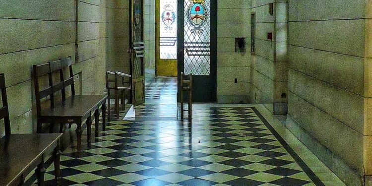 Condenan a una instrumentadora y a una enfermera por haber olvidado una gasa dentro de una paciente