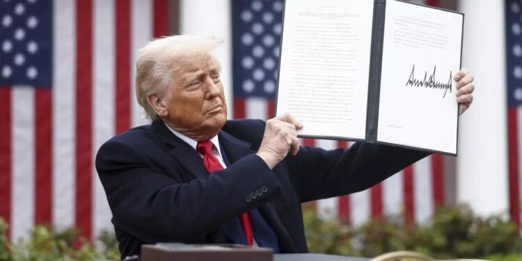 Jueves negro:  Mientras Milei busca verse con Trump, los mercados mundiales colapsan y sacuden la Argentina por múltiples vías