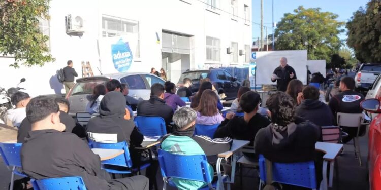 Docentes universitarios realizaron un paro de 24 horas y convocaron a una nueva marcha federal