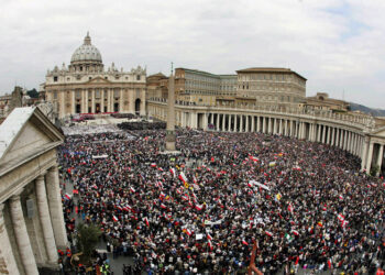 La despedida final del papa: Miles de personas en el funeral de Francisco, que buscó reivindicar a los pobres ante los poderosos
