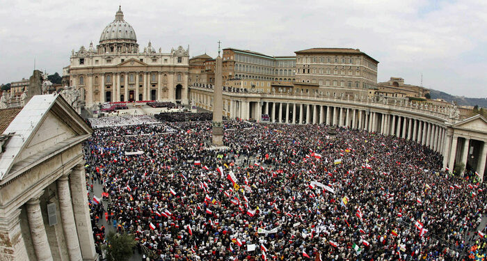 La despedida final del papa: Miles de personas en el funeral de Francisco, que buscó reivindicar a los pobres ante los poderosos
