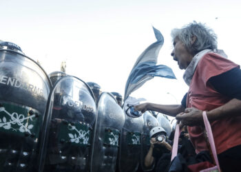 Marcha de jubilados: la Justicia porteña pone un límite a los operativos de Bullrich