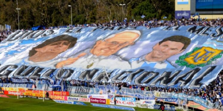 Por la muerte del papa Francisco, suspenden los partidos del fútbol argentino