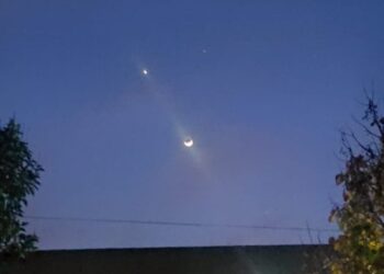 Una carita sonriente en el cielo de este viernes gracias a la conjunción de la Luna, Venus y Saturno.