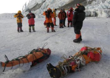 El lado oculto del Everest: el cambio climático dejó al descubierto los cadáveres de alpinistas atrapados durante décadas