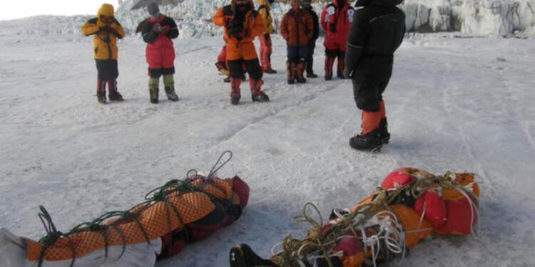 El lado oculto del Everest: el cambio climático dejó al descubierto los cadáveres de alpinistas atrapados durante décadas