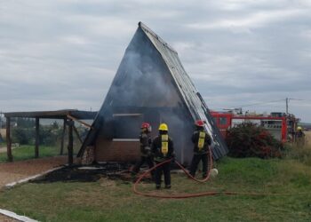 Se incendió una cabaña en un complejo de San Andrés de la Sierra
