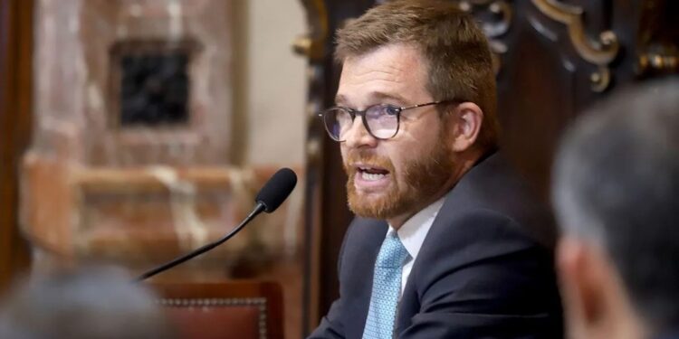 “La plata no está para el Garrahan, pero sí para espías y trolls”