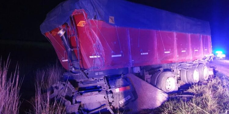 Ruta 51: Tres camiones chocaron cerca de Pringles; hay un herido grave.